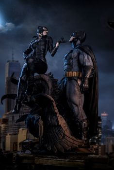 BATMAN AND CATWOMAN DIORAMA 1/6 DC COMICS SERIES #9 BY IRON STUDIOS